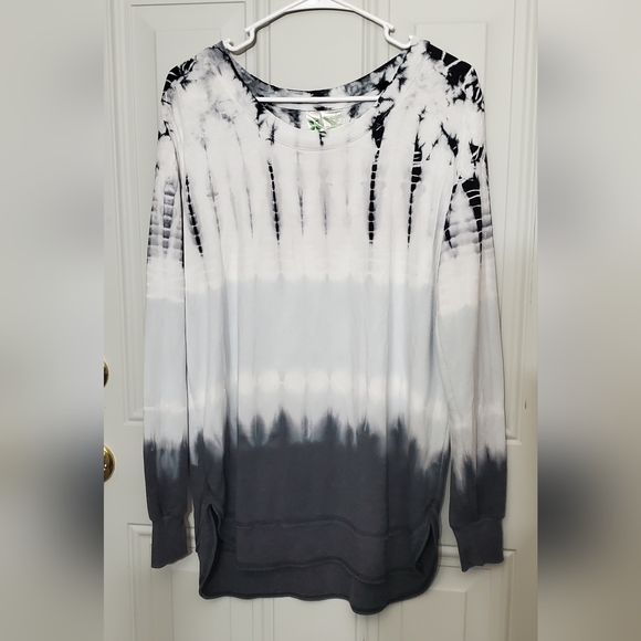 Greentea Women’s long sleeve shirt. Gray tie dye.  Size Medium Super Soft! - Picture 2 of 8